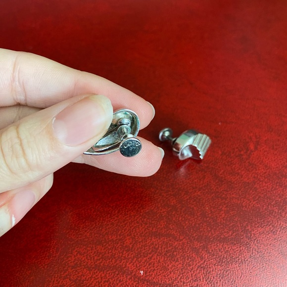 Vintage CORO Silver Tone Ribbon Earrings Screw Back Geometric Swirl Retro - Picture 6 of 6